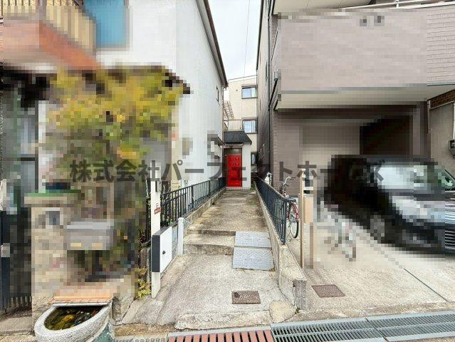 南楠葉2丁目戸建　賃貸のエントランス|ゆとりのあるエントランスです