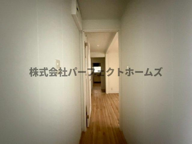 南楠葉2丁目戸建　賃貸の内装|明るい室内です