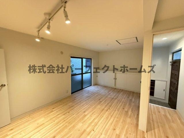 南楠葉2丁目戸建　賃貸の居間・リビング|ゆったり過ごせる居間です