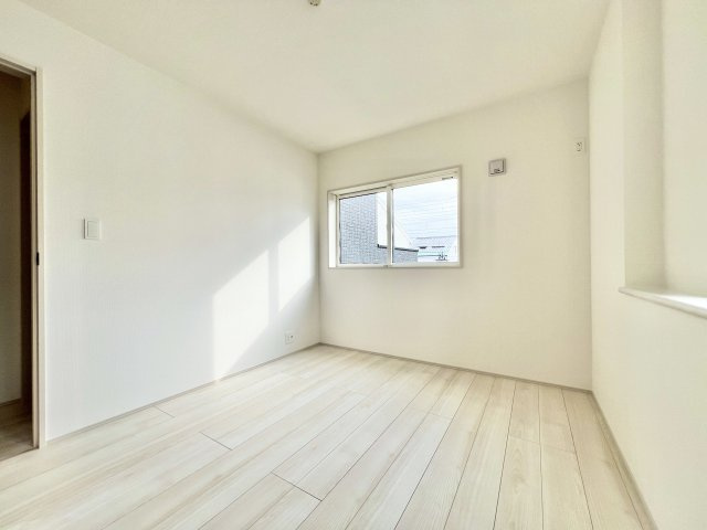 磐田市見付　2期　1号棟の洋室|約5.42帖の洋室です。