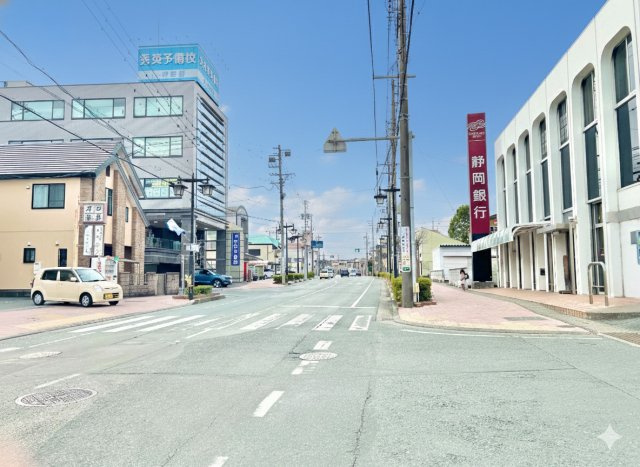 磐田市見付　2期　1号棟の前面道路含む現地写真|前面道路を西側を向いて撮影しました。