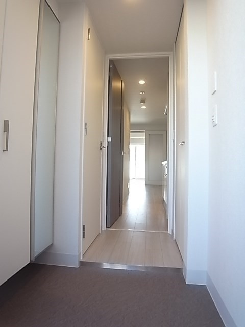 クロスレジデンス神戸元町のロビー