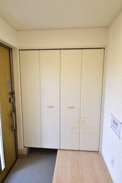 Cradlegarden　 東海村亀下　第1　2の玄関|玄関収納の扉の中は可動棚ですので、用途に合わせて高さを自由に変えることができます。