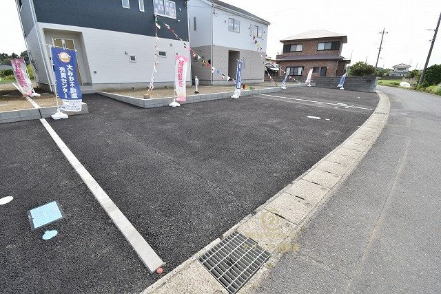 Cradlegarden　 東海村亀下　第1　2の駐車場|新築戸建てを購入する際、庭付き、駐車場付きは大変魅力的です。十分な駐車スペースがあれば、ご家族様それぞれが車をご所有の場合や来客の際も安心です。