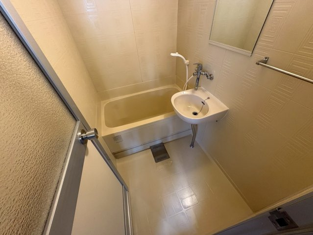 近代ビルの洗面所