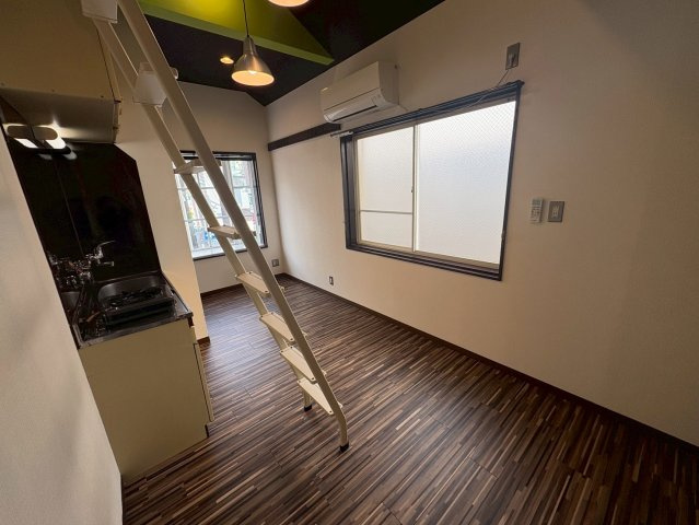 近代ビルの居間・リビング