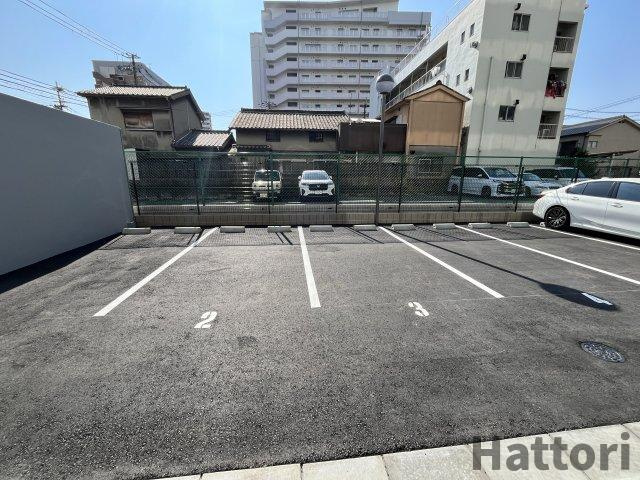 スプランディッドライズ新大阪ノースの駐車場