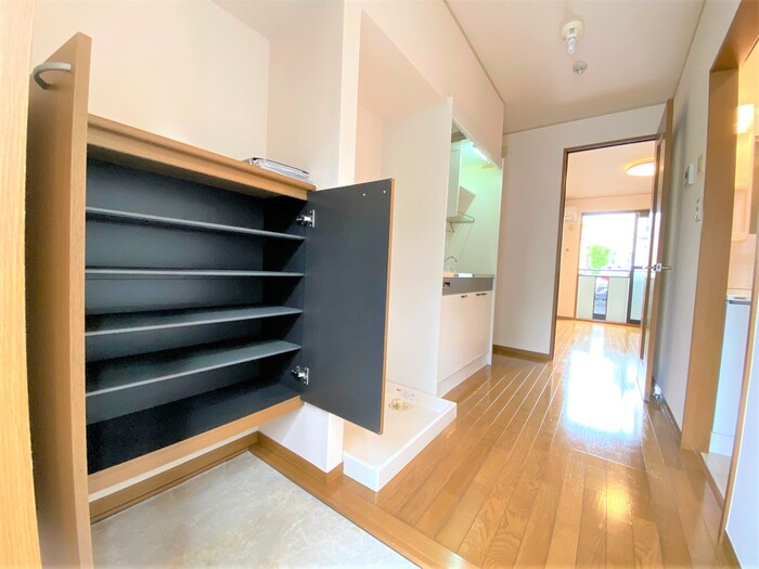 ボワ・フルール Aの玄関