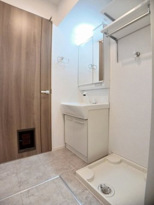 【洗面所】 | エテルノ木ノ本Ａ | ゆったりとスペースのある洗面所