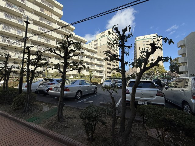 杁中スカイタウンA棟の駐車場