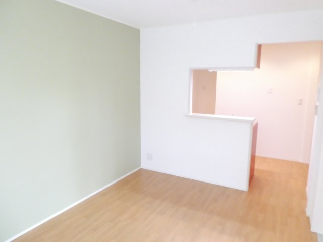 シャルム宝塚の居間・リビング