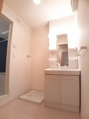 【洗面所】 | フォール・リアン | 脱衣スペースもあります