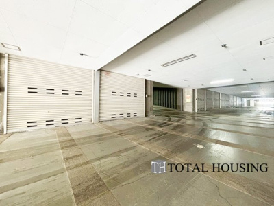 【駐車場】 | アパタワーズ札幌大通公園 | ガレージは電動シャッターです♪