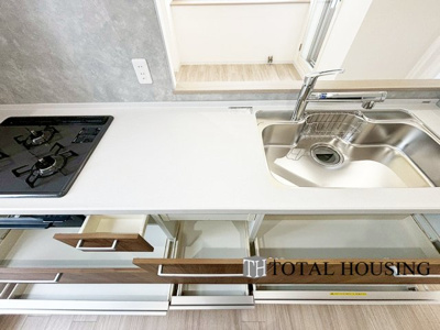 【キッチン】 | アパタワーズ札幌大通公園 | キッチンワークしながら大切な家族との会話を楽しむ。家族のコミュニケーションが生まれるキッチンです♪