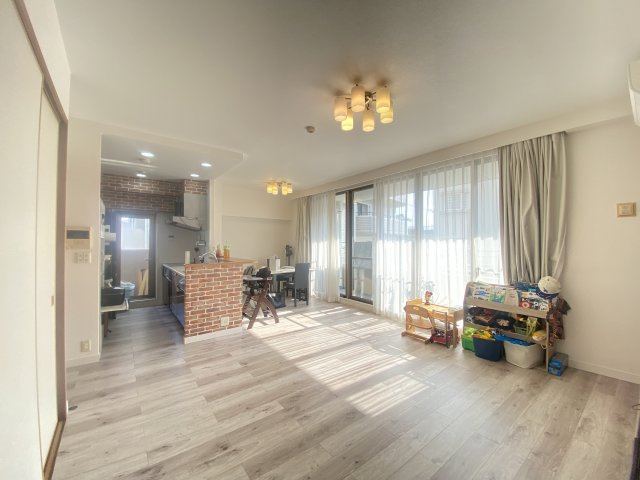 ロイヤルイルマーレ新舞子の居間・リビング|LDK19.3帖☆