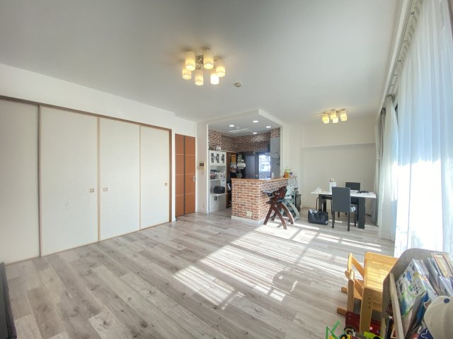 ロイヤルイルマーレ新舞子の居間・リビング|リビング別角度☆