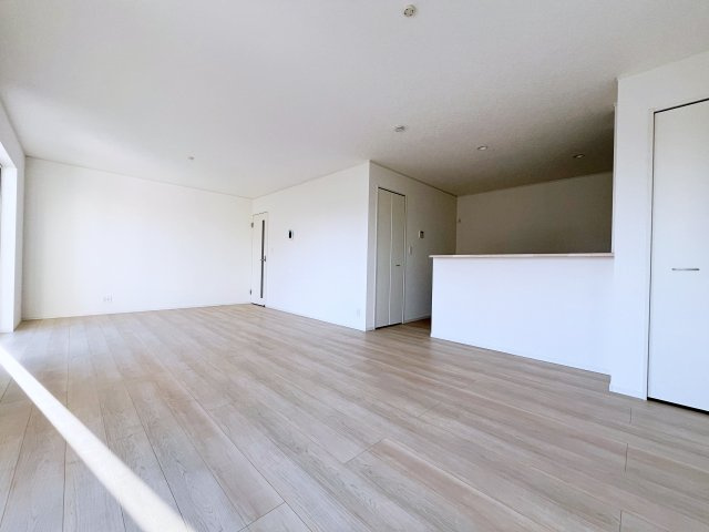新築戸建・新築建売　那須塩原市下厚崎第2　共英小・厚崎中の居間・リビング|＼内覧ご予約受付中です♪／仕事帰りやお休みの日はもちろん、当日内覧も大歓迎♪お気軽にお問い合わせください♪