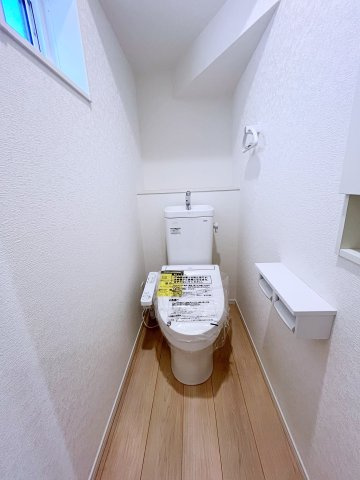 新築戸建・新築建売　那須塩原市下厚崎第2　共英小・厚崎中のトイレ|小窓付きで自然光が入る明るくて爽やかなトイレ空間です！