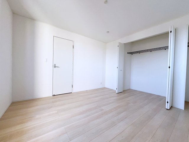 新築戸建・新築建売　那須塩原市下厚崎第2　共英小・厚崎中の洋室|ホワイトベースの爽やかな洋室！2面採光で日差しがしっかり入り、朝もすっきり目覚められます♪