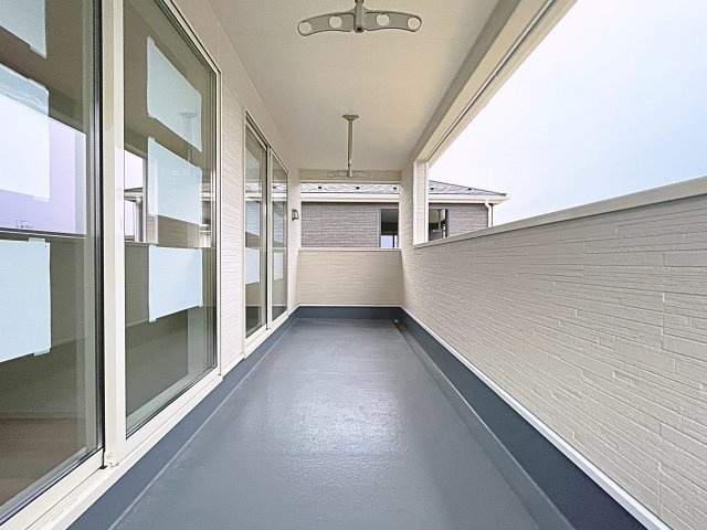 新築戸建・建売　大田原市富士見第2　Cradle Garden　全3棟のバルコニー|天候の急な変化にも柔軟に対応できる快適なインナーバルコニー！