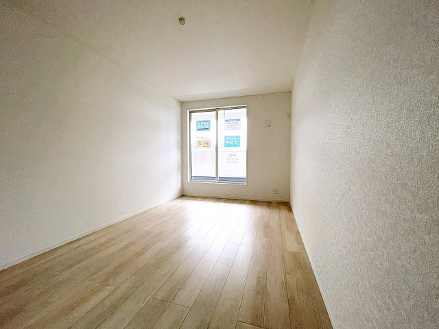 新築戸建・建売　大田原市富士見第2　Cradle Garden　全3棟の洋室|8.7帖の洋室はご夫婦の主寝室としておすすめです！収納はクローゼット2か所ございます！