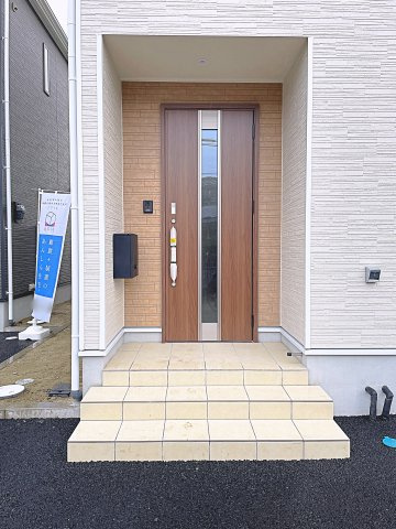 新築戸建・建売　大田原市富士見第2　Cradle Garden　全3棟の玄関|モニター付きインターホンで訪問者を確認できるので、防犯対策やプライバシー保護など安心です！