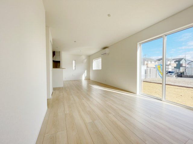 新築戸建・新築建売　矢吹町八幡町第23　善郷小・矢吹中の居間・リビング|20帖以上あるのでソファーセットやダイニングテーブルを置いても十分な広さがあります！