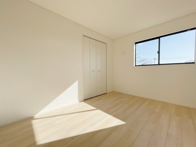 新築戸建・新築建売　矢吹町八幡町第24　善郷小・矢吹中の玄関|玄関収納は上段までたっぷり収納可能！玄関周りをすっきり♪