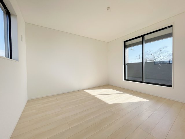 新築戸建・新築建売　矢吹町八幡町第24　善郷小・矢吹中の収納|階段近くの収納は家族のアウターなどの収納にも便利です！