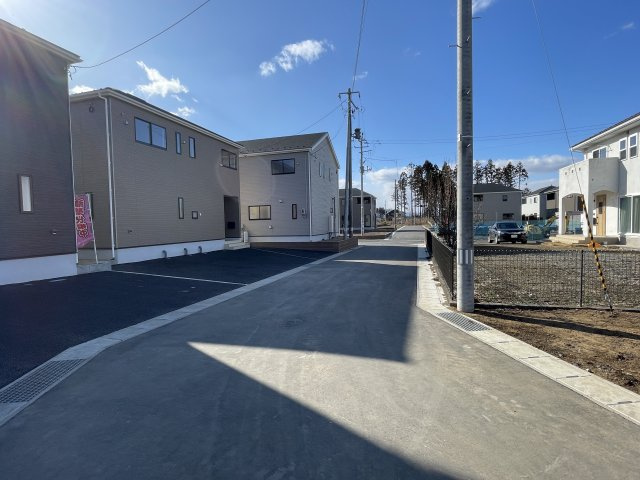 新築戸建・新築建売　矢吹町八幡町第24　善郷小・矢吹中の居間・リビング|小物収納もできる枕棚付き！