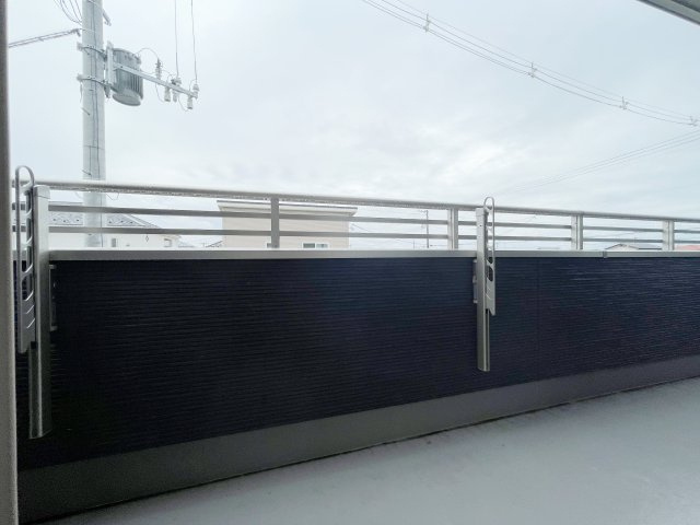 新築戸建・建売　矢吹町東郷　モデルハウス　善郷小・矢吹中のバルコニー|陽当たり良好な南面バルコニー！晴れた日はお布団干しや洗濯物干しにも便利です！