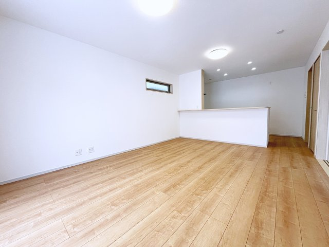 新築戸建・新築建売　西郷村小田倉字前原　小田倉小・西郷第二中の居間・リビング|リビングは16帖で広々としたくつろぎの空間！