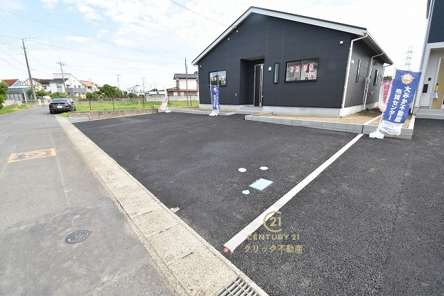 Cradlegarden　 東海村亀下　第1　3の駐車場|駐車場は十分なスペース。ご家族それぞれが車をご所有の場合や、来客の際も安心です。
内覧可能です。ご予約はHPから、またお電話でもお気軽にどうぞ。