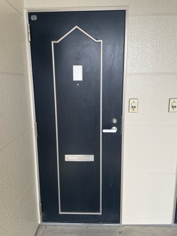 ファミールFの玄関|TVﾓﾆﾀｰﾌｫﾝ、キッチン取替、エアコン１台新設、温水洗浄便座設置、照明器具各部屋取付予定。