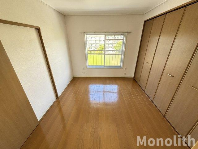 鶴山台28号棟の洋室