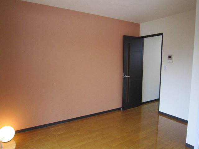 リオ・グランデ　- デザイナーズアパート -の内装|お部屋によってクロスの色が異なります