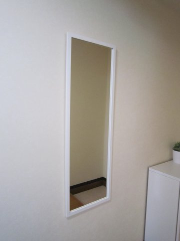 リオ・グランデ　- デザイナーズアパート -の玄関|玄関横には鏡もあります