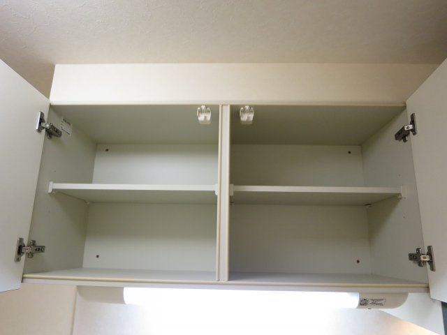 リオ・グランデ　- デザイナーズアパート -のキッチン|キッチン上にも収納が多くあります