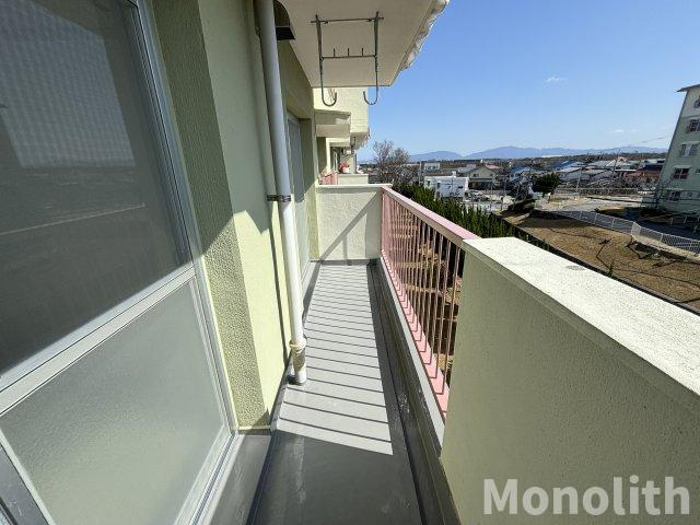 鶴山台28号棟のバルコニー