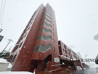 【外観】 | クルーザーバレー山鼻 | 流行に左右されず、将来にわたって価値が継続する「上質」な佇まい。おしゃれな雰囲気や自然の潤い、親しみやすさといった暮らしを豊かにしてくれる住空間です。