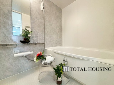 【浴室】 | クルーザーバレー山鼻 | 一日の疲れを癒してくれる場所なので、快適に過ごして頂く為にゆったりサイズのバスタブを用意しました。是非半身浴をお楽しみ下さい。