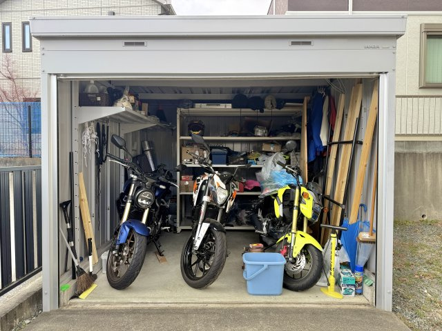 浜名区染地台2丁目のその他|ガレージの中には、バイク３台保管可能です！バイク好きにはたまらない空間ですね♪