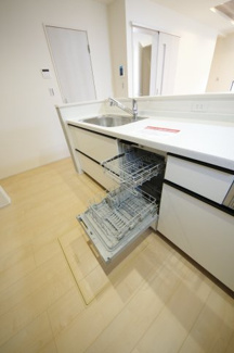 【キッチン】 | 【仲介手数料無料！！】府中市武蔵台1丁目　新築戸建て（全2棟）2号棟　4380万円 | 食器洗い乾燥機