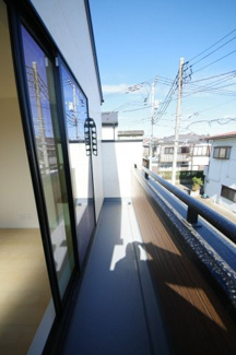 【バルコニー】 | 【仲介手数料無料！！】府中市武蔵台1丁目　新築戸建て（全2棟）2号棟　4380万円