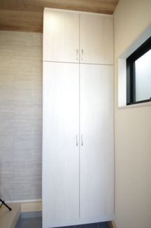 【収納】 | 【仲介手数料無料！！】府中市武蔵台1丁目　新築戸建て（全2棟）2号棟　4380万円 | 玄関収納