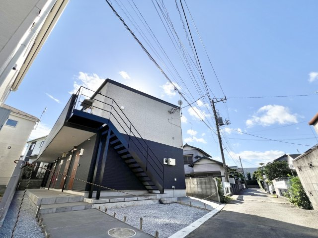 Plume四街道～プリュームヨツカイドウ～のエントランス