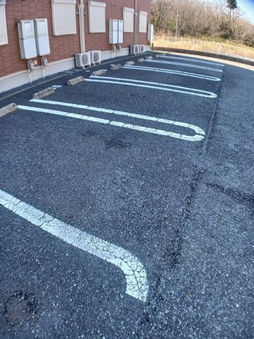 エスティーヌ　シャルム　Ｂの駐車場