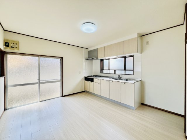 桐生市境野町6丁目のキッチン|7帖のキッチンは、ダイニングテーブルを置いても広々空間◎