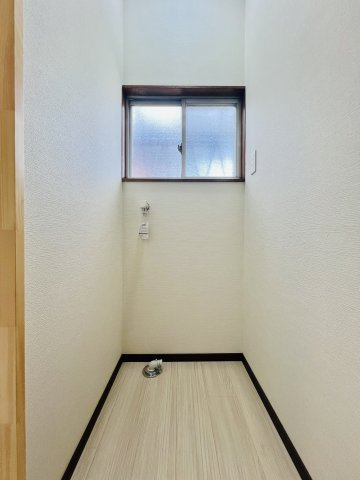 桐生市境野町6丁目のその他共用部分|洗面台とは別に、洗濯機スペースもあり◎