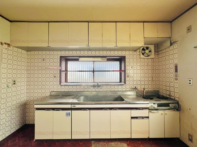 高崎市下室田町のキッチン|収納スペースも充実のキッチン♪